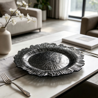 Assiette de présentation de luxe texturée en plastique de 13 pouces avec motif gaufré rayonnant pour réceptions de mariage, événements hôteliers et décoration de table