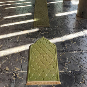 Tappetino da viaggio portatile con bussola Qibla impermeabile in poliestere Muslim Islam culto tappeto per uso domestico e moschea - Product Image 1