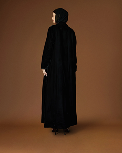 Abaya musulmane maxi à capuche ouverte en velours noir de luxe avec broderie florale LEDUO - Product Image 3