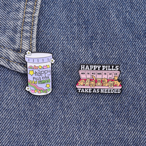 סיכת דש בצורת צנצנת כוכבים בצבעי הקשת עם הכיתוב Happy <span class=keywords><strong>Pills</strong></span> Dog's Schedule, סיכת דש דקורטיבית מצופה אמייל עם הכיתוב <span class=keywords><strong>Fun</strong></span> Happy <span class=keywords><strong>Pills</strong></span> for Sad Times. - Product Image 2