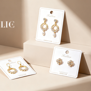 Porte-cartes de bijoux au design personnalisé avec logo sur mesure - Product Image 1
