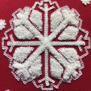 Capa de Almofada Personalizada de Natal Bordada em Algodão Vermelho com Floco de Neve, 18 * 18 Polegadas - Product Image 6