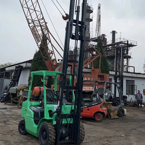 Chariot élévateur diesel 4x4 Mitsubishi TCM d'occasion du Japon, capacité 5 tonnes, mât à trois sections, tout-terrain, en promotion - Product Image 1