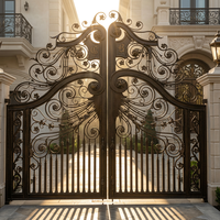 Portail de cour automatique en fer forgé européen de luxe, forgé à la main, avec décorations en volutes pour villa