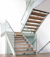Escalier contemporain moderne en verre transparent avec marches en verre trempé renforcé et garde-corps métallique pour villas et usage commercial extérieur