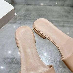 Sandalias planas color nude, sexys y elegantes de alta calidad. Con diseño transpirable y antideslizante. Sandalias de tacón de estilo de diseñador a la moda - Product Image 3