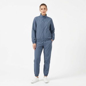 Chaqueta Corta Deportiva de Poliéster Ligero Azul de Alta Calidad Personalizada con Doble Cremallera y Pantalones de Cintura Elástica para Mujer OEM - Product Image 1