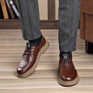 Chaussures habillées pour hommes en cuir, style Oxford, bout rond, doublure en peluche, semelle en caoutchouc isolante, pour le bureau et la carrière - Product Image 4