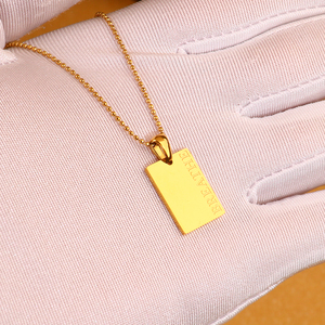 Collier personnalisé en acier inoxydable plaqué or avec pendentif rectangulaire représentant un <span class=keywords><strong>proverbe</strong></span> anglais en forme de lettre Joyas Acero Inoxidable - Product Image 2