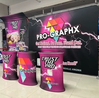 Stand Portátil para Ferias Comerciales con Estructura Retráctil Automática, Tela Cuadrada, Sistema de Tensión, Tipo Pop-up, Podio Ovalado Promocional