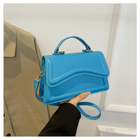 2026 Sommer Damen Gebogene Klapp-Mini-Quadrat-Handtasche, Leuchtende Einfarbige Strukturierte Leder-Umhängetasche, Alltags- und Party-Clutch