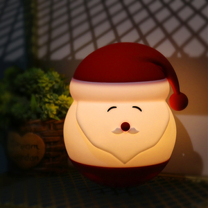 Fabrik Benutzerdefiniertes Logo Neue 7-Farben Mini LED-Nachtlicht USB 3D Weihnachtsbaum Hängender Weihnachtsmann Berührungssensor Raumdekoration - Product Image 1