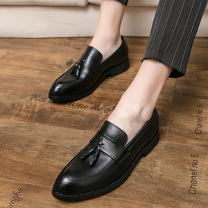 Zapatos de Lujo para Hombre, Mocasines de PU Sin Cordones, Estilo Casual de Negocios, Marca de Diseñador, con Borlas, Perfectos para Combinar con Trajes - Product Image 1