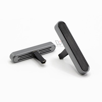 Désodorisant de voiture haut de gamme pour homme, en alliage avec texture fibre de carbone, parfum solide à clipser sur grille d'aération pour éliminer les odeurs de voiture neuve