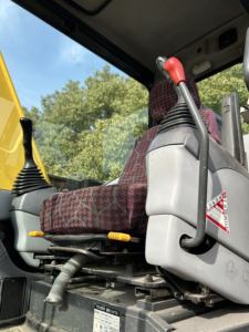 Pompe hydraulique Komatsu - Cylindre - Performances stables, faible consommation de carburant, poids opérationnel de 14,9 tonnes, capacité de la benne de 0,51 m³ - Product Image 6