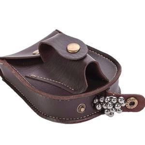 Bolso tipo Slingshot Ztc515, bolsa de cintura de cuero marrón y negro con bolas de acero, cierre de botón estilo caza, unisex - Product Image 1