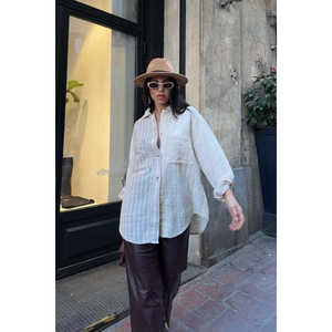 Chemise en lin rayée surdimensionnée pour femme Vitruvia, couleur naturelle, respirante, décontractée, à porter au quotidien - Product Image 4