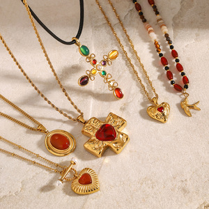 Elegante Collar de Acero Inoxidable Estilo Europeo Americano con Cruz de Ágata Roja, Colgante de Corazón, Cadena para Clavícula, Gargantilla de Acero de Titanio - Product Image 4