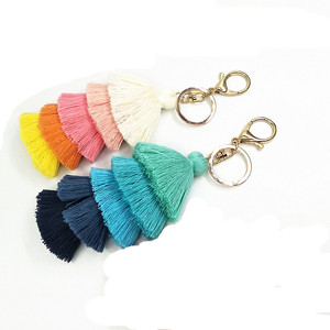 Porte-clés en peluche en forme de boule en alliage souple en gros, <span class=keywords><strong>pompon</strong></span> en coton pour sacs à main, sacs à dos, matériau en plastique et métal durable - Product Image 5