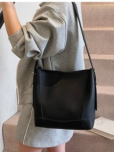 กระเป๋าทรงถังขนาดใหญ่สำหรับผู้หญิงกระเป๋าหรูหราหนังนิ่มดีไซน์เนอร์กระเป๋าสะพายไหล่ผู้หญิงขายดีที่สุด - Product Image 3