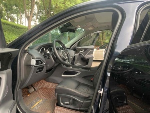 Voiture d'<span class=keywords><strong>occasion</strong></span>, <span class=keywords><strong>prix</strong></span> bas, modèle essence F-Pace, moteur 2.0 litres, SUV, quatre roues motrices, 5 places - Product Image 5