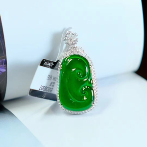 Vintage natürlicher Jadeit-Anhänger mit Heilung sener gie, 18 Karat <span class=keywords><strong>Gold</strong></span>-und Diamant akzenten, eleganter Jade schmuck für besondere Anlässe - Product Image 1