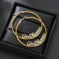 Vente en gros de bijoux personnalisés pour femmes Boucles d'oreilles Huggies avec nom et lettre Boucles d'oreilles élégantes en plaqué or 18 carats avec texte en zircon et cercle