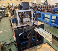 Machine de formage à froid pour profilés d'angle de conduits de ventilation - Formeuse de profilés d'angle avec poinçonnage et découpe intégrés