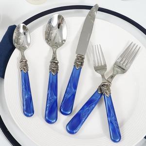 Lot <span class=keywords><strong>de</strong></span> 5 <span class=keywords><strong>couverts</strong></span> élégants en acier inoxydable, couteau, fourchette, cuillère, style européen vintage, pour mariage et fête - Product Image 1