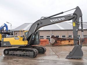 High Quality Used Volvo EC200D Crawler <b>Excavator</b> Earth Moving <b>Machinery</b> 1 Year Warranty Includes Core Engine Motor Pump Gear - Product Image 2