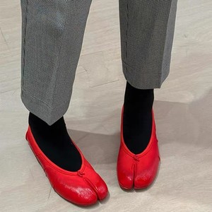 รองเท้าผู้หญิงสีแดงสวยหรู ปี 2026 หนังแท้ นุ่มพิเศษ ทรงเตี้ย ปลายแยก สไตล์ลำลอง - Product Image 3