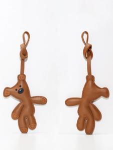 Colgante de cuero con diseño de oso pequeño Zenos, estilo adorable, llavero con mosquetón para montañismo, colgante artesanal de alta calidad - Product Image 4