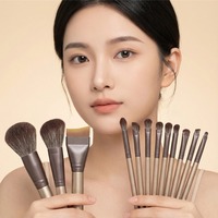 Set Kuas Makeup 12 Buah, Kuas Serat Sintetis Lembut, Gagang Kayu, Kit Kuas Wajah dan Mata untuk Pemula