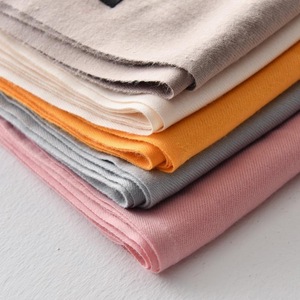 Elegante Sciarpa Invernale Morbida in Pashmina da Donna, Scialle Personalizzato a Tinta Unita con Frange, Sciarpe Calde alla Moda all'Ingrosso - Product Image 2