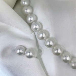 Collar de Perlas Naturales con Broches Lisos de 11-12 mm, Pasadores de Oreja de Oro de 18K, Perlas Redondas Gigantes de 12-15 mm Ligeramente Imperfectas, Incluye un Par - Product Image 3