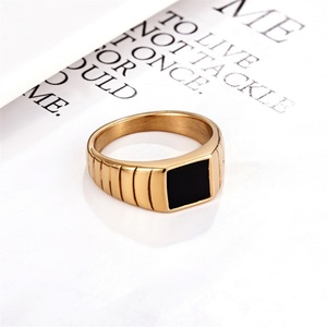 Anillos de Sello Personalizados de Acero Inoxidable Chapado en Oro de 14K con Carcasa Cuadrada Negra y Blanca para Mujer - Product Image 4