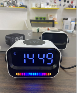 Altavoz 4 en 1 Personalizado con Estación de Carga Inalámbrica, Reloj Despertador, Cargador Rápido de Marca Privada, Luz Nocturna, Cine en Casa, Computadora - Product Image 6