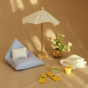 Ensemble de jeu miniature de vacances à la <span class=keywords><strong>plage</strong></span> style <span class=keywords><strong>Maileg</strong></span>, poupée en peluche <span class=keywords><strong>souris</strong></span> avec pouf et parasol, modèle de décoration intérieure en tissu doux, cadeau - Product Image 2