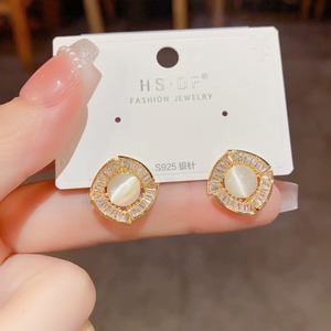 Pendientes de botón de lujo vintage franceses para mujer, de moda, con circonitas, chapados en oro de 14K, diseño circular, elegantes, de cobre, de alta gama, regalo para fiesta - Product Image 4