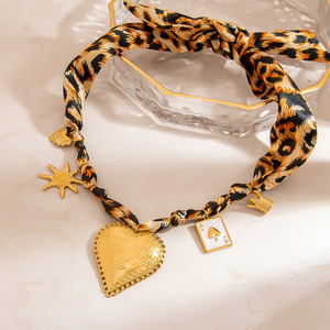 Collar de Seda con Colgante de Corazón con Estampado de Leopardo, Joyería de Moda de Acero Inoxidable - Product Image 2