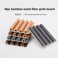 Panneaux de Grille Décoratifs Modernes en Fibre de Bois de Bambou WPC Anti-humidité à Petites Côtes et Murs Hauts avec Rainures d'Emboîtement