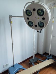 <span class=keywords><strong>Lampe</strong></span> chirurgicale vétérinaire Portable à 5 trous pour <span class=keywords><strong>lampe</strong></span> halogène d'hôpital pour animaux de compagnie - Product Image 4