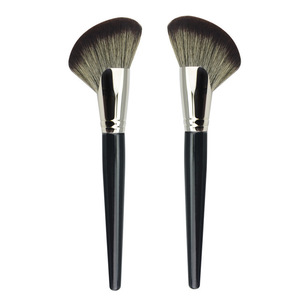 <span class=keywords><strong>Pinceau</strong></span> de maquillage professionnel personnalisé en gros à marque privée, poils en nylon, <span class=keywords><strong>pinceau</strong></span> à blush, highlighter et contour à lame unique en forme de faucille - Product Image 2