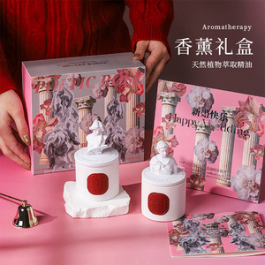 Candela Aromaterapica in Cera di Soia con Statuetta - Confezione Regalo Stile Instagram per Matrimoni, Compleanni e Regali di Laurea - Product Image 4