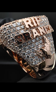 Anillo de Diamante Moissanita Sofisticado para Hombre con Piedra de Corte Redondo Clásico y Diseño de Banda Pulida Suave de la India - Product Image 5