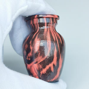 Urna de aluminio de diseño minimalista para mascotas Urna de metal simple pero elegante para almacenar las cenizas de su amado gato, perro o mascota pequeña - Product Image 4