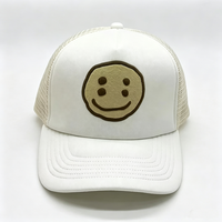 Cappellino Trucker Personalizzato a 5 Pannelli con Stampa a Rilievo, Faccina Sorridente, Frontale in Schiuma Elastica e Retro in Rete, Regolabile