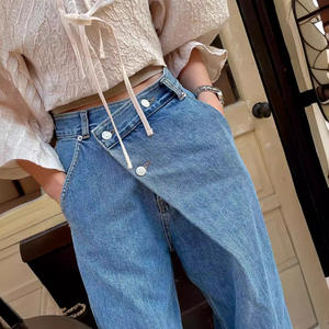 Jeans Rectos de Mujer de Cintura Alta con Botones Inclinados y Lavado Desgastado, a la Moda - Product Image 3