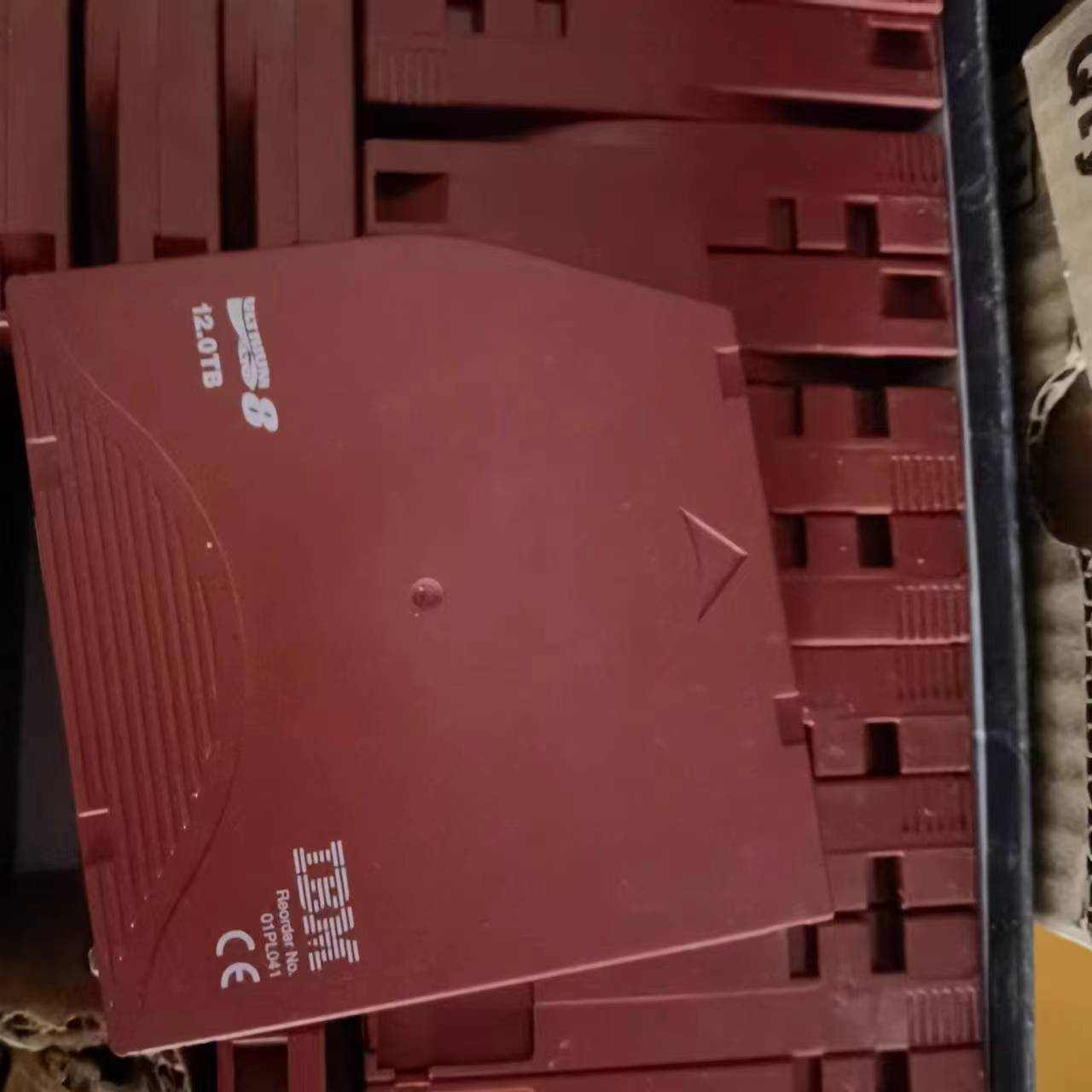 I B.M LTO8 сломан и чистый. Не допускается возврат