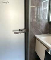Pintu Ayun Kamar Mandi Kaca Tempered Buram dengan Bingkai Aluminium Ultra Tipis, Pintu Toilet, Pintu Kaca untuk Proyek Hotel & Apartemen